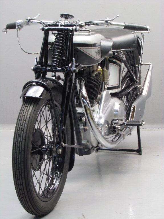 Старинный мотоцикл Norton ES2 1928