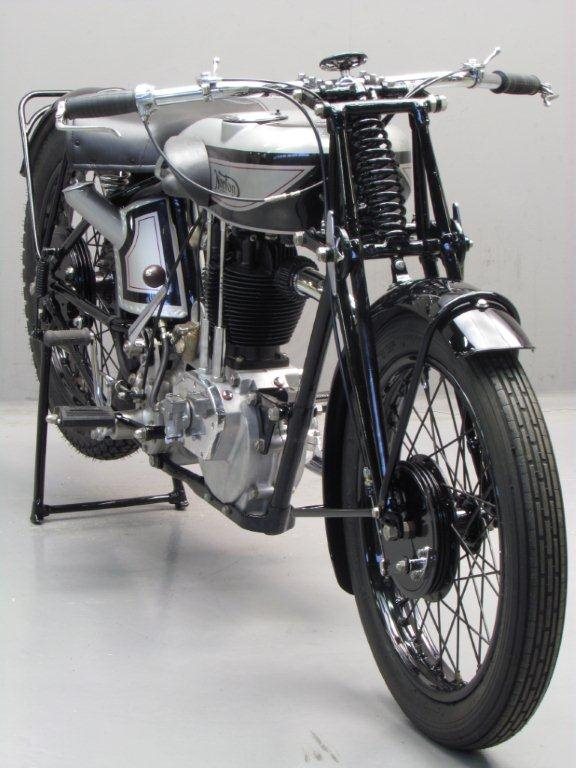 Старинный мотоцикл Norton ES2 1928