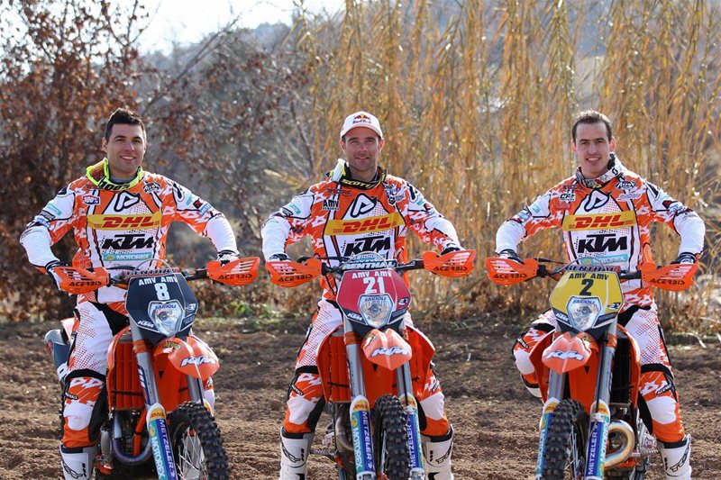 Команда KTM Enduro Factory Racing на фотосессии в Испании