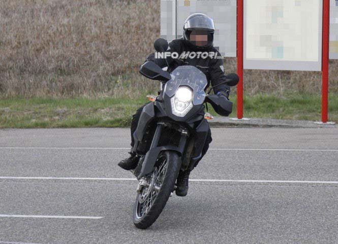 Шпионские фото мотоцикла KTM Adventure 1290