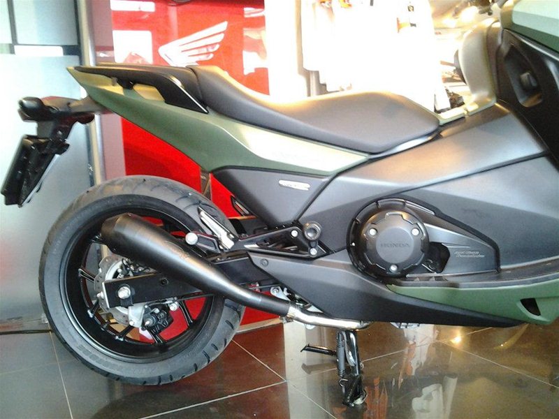 Специальные версии скутера Honda Integra: Carbon Look и Army Edition