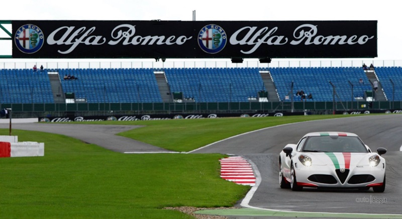 Макс Бьяджи прокатился на Alfa Romeo 4C