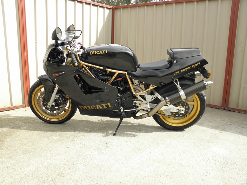Спортбайк Ducati RGV900