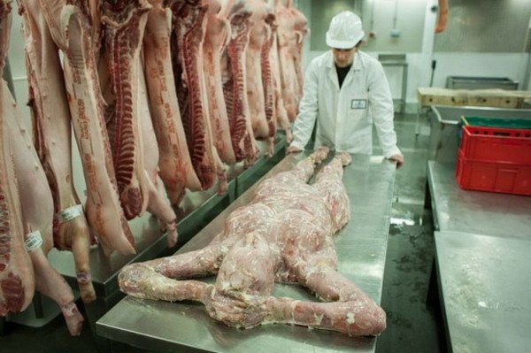 В Лондоне в мясной лавке торгуют человеческим мясом