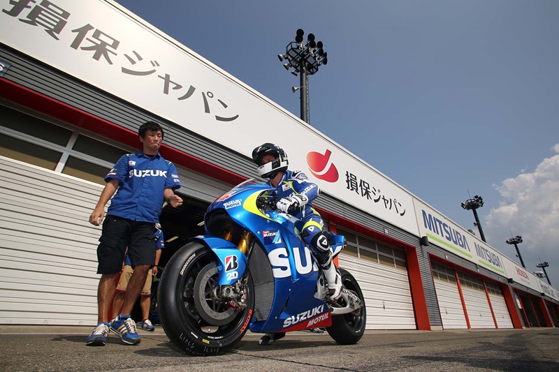 Команда Suzuki Racing на тестах в Мотеги (фото)