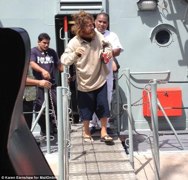 Спасли мексиканца, который 1,5 года дрейфовал на лодке в Тихом океане