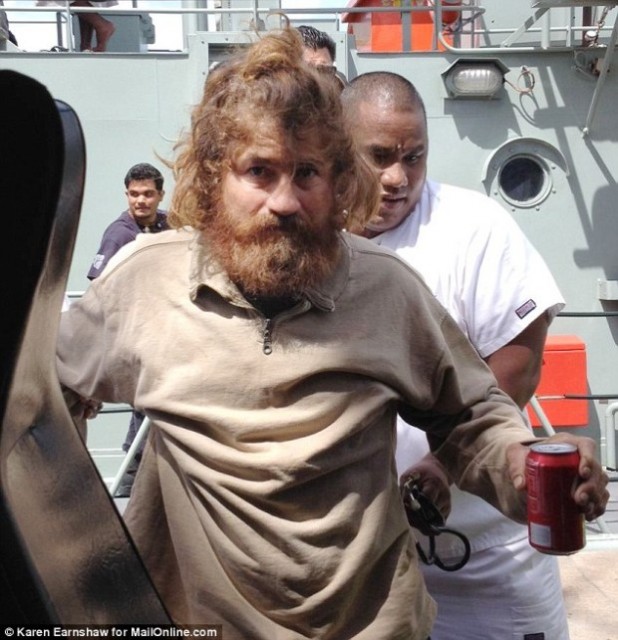 Спасли мексиканца, который 1,5 года дрейфовал на лодке в Тихом океане