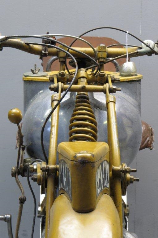 Старинный мотоцикл MGC 350 1930