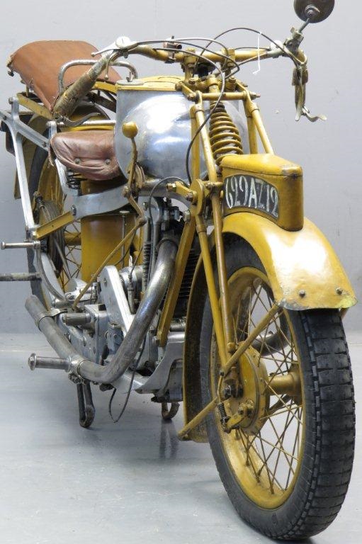 Старинный мотоцикл MGC 350 1930