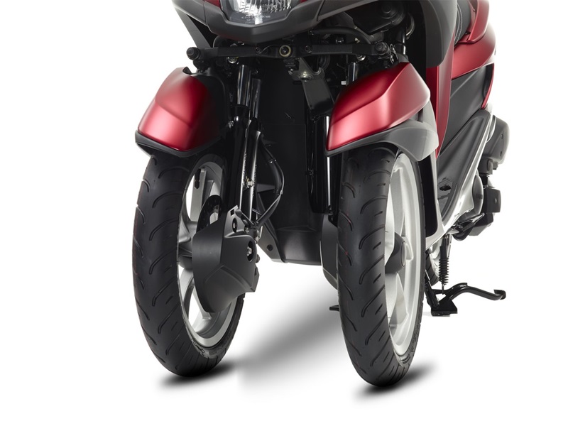 Скутер-трицикл Yamaha Tricity 2014
