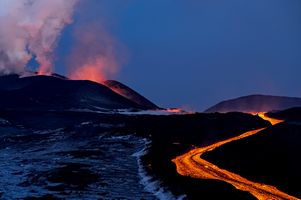Камчатский край встречает Новый год извержением вулкана