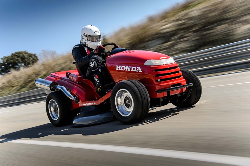 Honda HF2620 - официально самая быстрая газонокосилка в мире (видео)