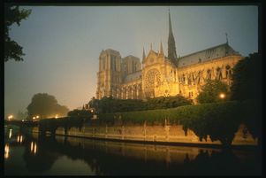 Франция: Нотр-Дам стал самой популярной достопримечательностью Парижа