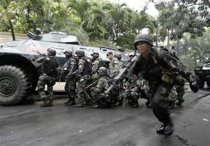 В Маниле военные захватили роскошный отель