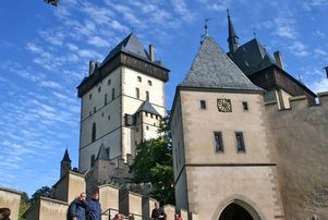 Чехия: в Карлштейне туристов пустят в таинственную 13-ую комнату