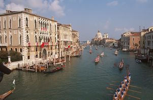 Мэр Венеции против строительства дамбы вокруг города