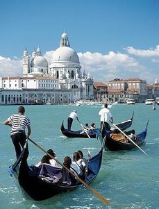 Италия: с Один июля в Венеции будут брать налог с туристов