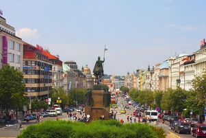 Прага: С Вацлавской площади уберут чешские колбаски