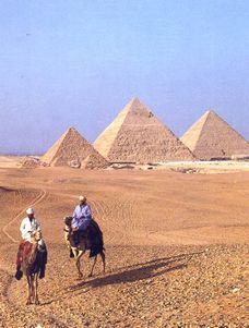 Египет: торговцев отгонят от пирамид Гизы