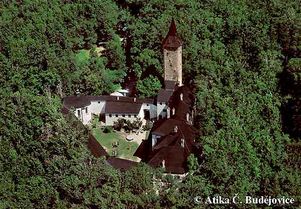 Чехия: готическая крепость Роштейн откроется для туристов