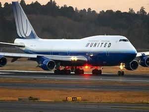 США: United Airlines назвала лайнер в честь постоянного клиента