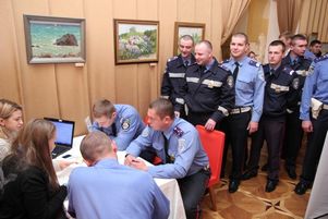 Московские милиционеры сдают кровь для пострадавших при взрывах