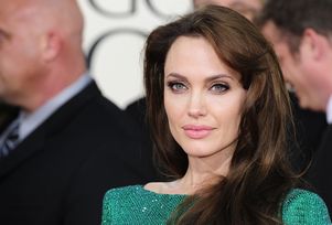 Анджелине Джоли предстоит операция по удалению яичников