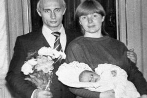 Родители должны иметь возможность находиться рядом с больными детьми в больницах, считает Путин