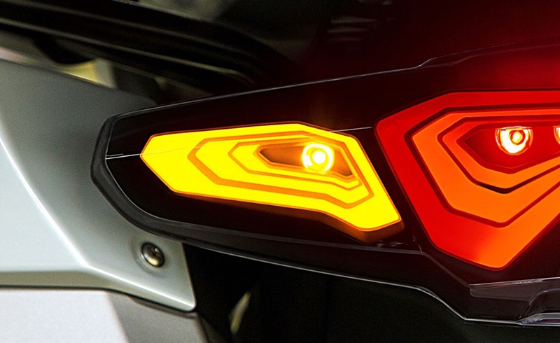 Технология BMW OLED на мотоцикле BMW K1600GTL