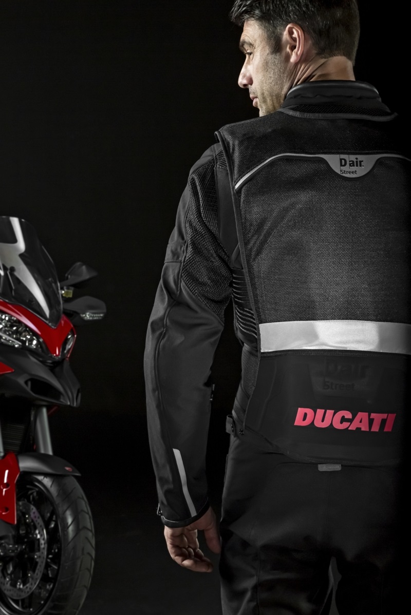 Ducati Dainese D-Air: жилет безопасности для мотоциклиста