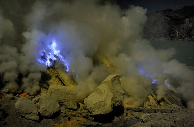 Kawah Ijen - вулкан с голубой лавой(фото+видео)