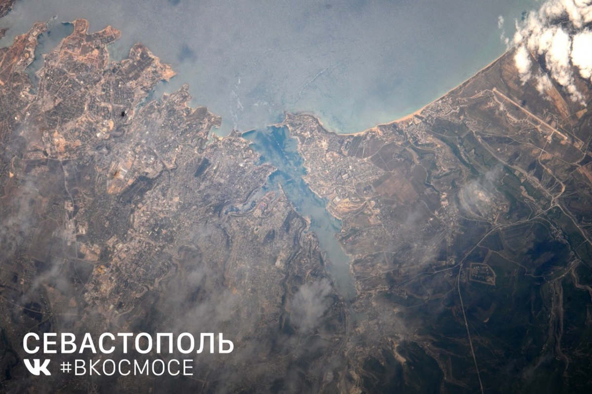 Астронавты к Дню Победы сделали с орбиты снимки Севастополя и Керчи [фото]